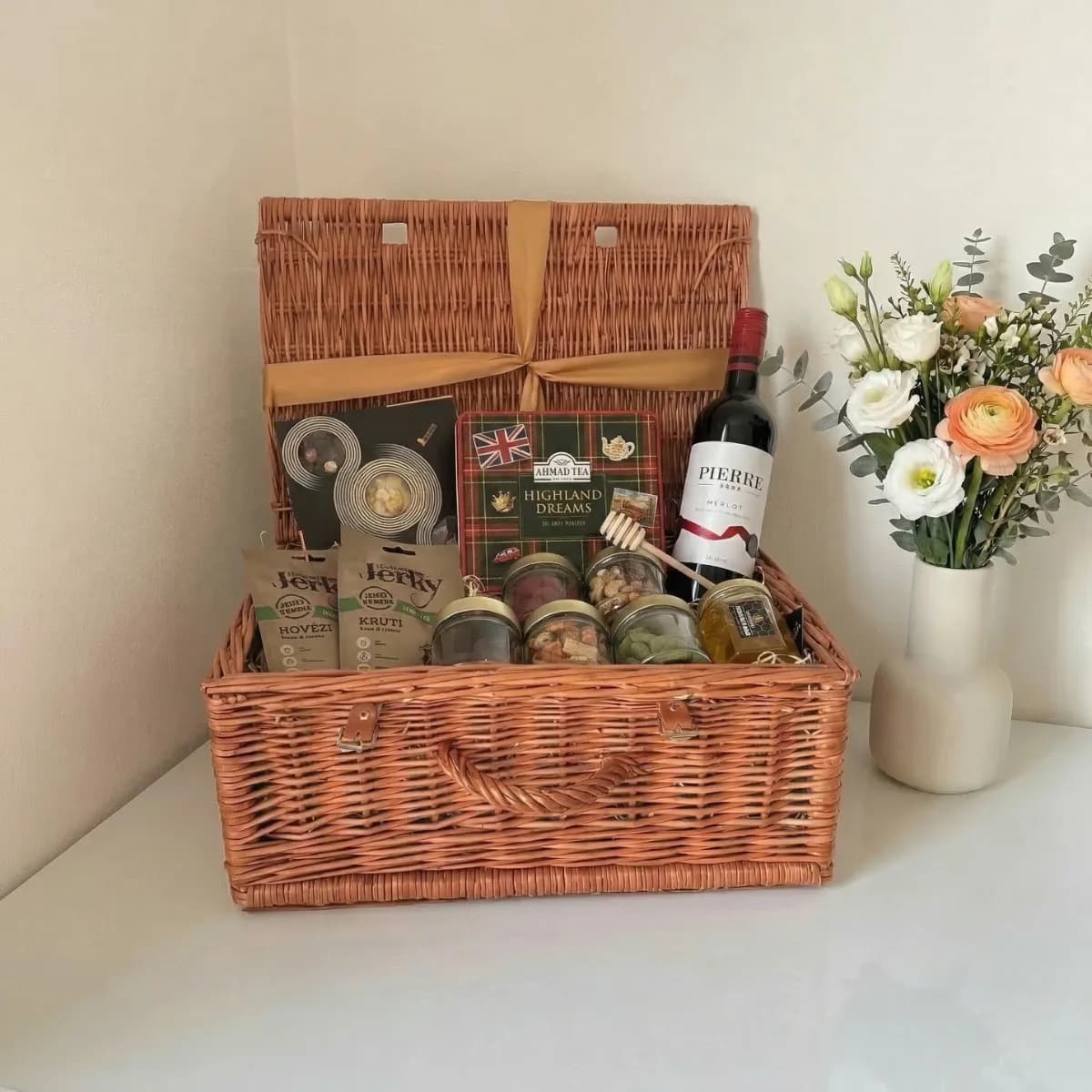 Exclusive Gift Hamper L – Mega